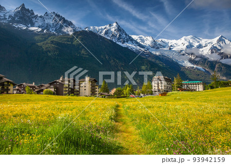 Chamonix village and Mont Blanc Massif in Haute Savoie, French Alps 93942159