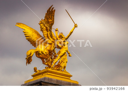 Golden Sculpture in Pont Alexandre III at cloudy day, Paris, france 93942166