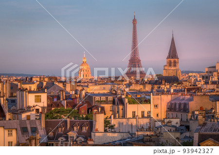 Eiffel tower and parisian roofs at sunrise Paris, France Eiffel tower and parisian roofs at sunrise Paris, France 93942327