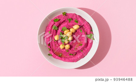 Beetroot hummus on pink background, top view 93946488