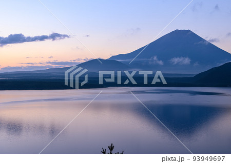 (山梨県)早朝の逆さ富士・本栖湖畔からの絶景 (山梨県)早朝の逆さ富士・本栖湖畔からの絶景 93949697