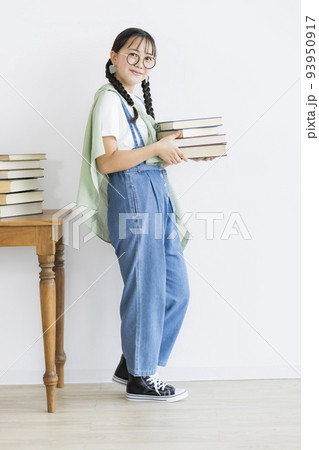 10代女の子の私服ポートレート 中学生 高校生 93950917