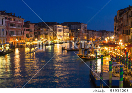 リアルト橋からのぞむカナル・グランデ夜景(イタリア-ベネチア) リアルト橋からのぞむカナル・グランデ夜景(イタリア-ベネチア) 93952003