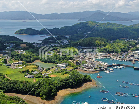 長島の針尾公園の上空から東町漁港付近の空撮 93953058