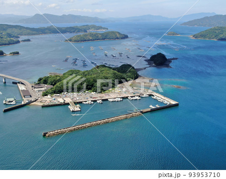 長島の針尾公園の上空から竹島漁港付近の空撮 93953710