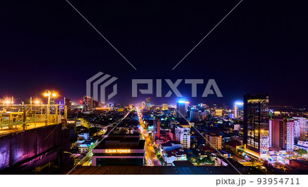 2022年最新カンボジア首都プノンペンの夜景 93954711