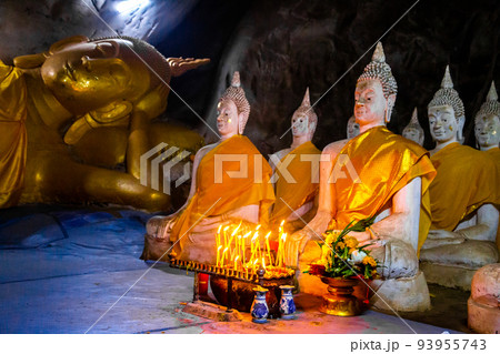 Wat Ao Noi buddha statues in the cave in Prachuap Khiri Khan, Thailand Wat Ao Noi buddha statues in the cave in Prachuap Khiri Khan, Thailand 93955743