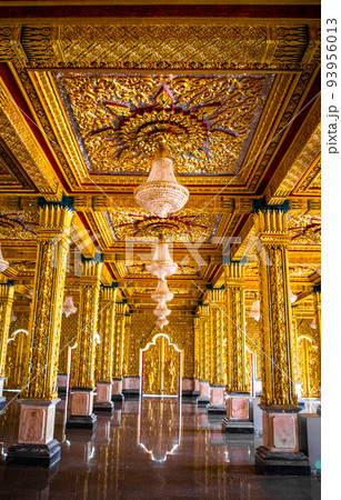 Wat Chantaram and Wat Tha Sung temple, Crystal Sanctuary 100 m long, in Uthai Thani, Thailand Wat Chantaram and Wat Tha Sung temple, Crystal Sanctuary 100 m long, in Uthai Thani, Thailand 93956013