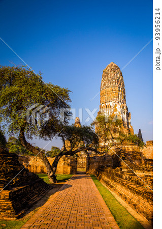 Wat Phra Ram ruin temple in Phra Nakhon Si Ayutthaya, Thailand Wat Phra Ram ruin temple in Phra Nakhon Si Ayutthaya, Thailand 93956214