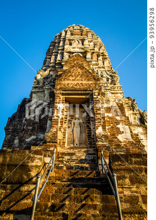 Wat Ratchaburana ruin temple in Ayutthaya Historical Park, Thailand Wat Ratchaburana ruin temple in Ayutthaya Historical Park, Thailand 93956298