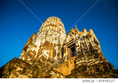 Wat Ratchaburana ruin temple in Ayutthaya Historical Park, Thailand Wat Ratchaburana ruin temple in Ayutthaya Historical Park, Thailand 93956327