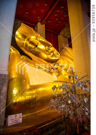 Wat Phra Non Chak Si Worawihan or Wat Phra Non Chakkrasi Worawihan, big reclined Buddha, in Sing 93956739