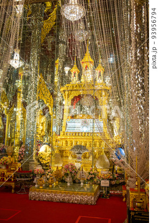 Wat Chantaram and Wat Tha Sung temple, Crystal Sanctuary 100 m long, in Uthai Thani, Thailand Wat Chantaram and Wat Tha Sung temple, Crystal Sanctuary 100 m long, in Uthai Thani, Thailand 93956794