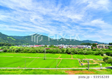 津南町役場、津南病院周辺を望む(新潟県津南町)【2022.8】 93958289