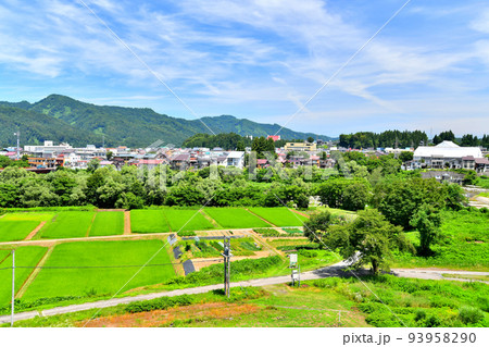 津南町役場、津南病院周辺を望む(新潟県津南町)【2022.8】 津南町役場、津南病院周辺を望む(新潟県津南町)【2022.8】 93958290