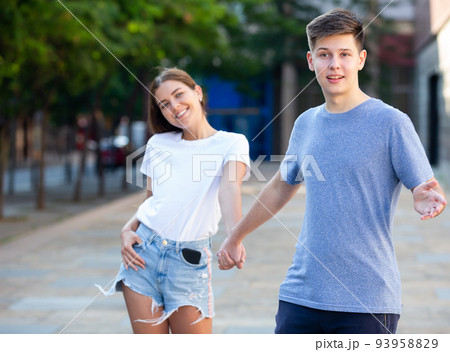 Teenagers walking hand in hand 93958829