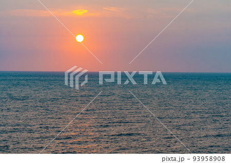 日御碕の夕日(島根県出雲市) 日御碕の夕日(島根県出雲市) 93958908