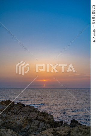 日御碕の夕日(島根県出雲市) 日御碕の夕日(島根県出雲市) 93958925
