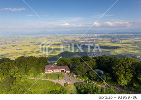 越後平野と弥彦山ロープウェイ山頂駅　新潟県 93959786