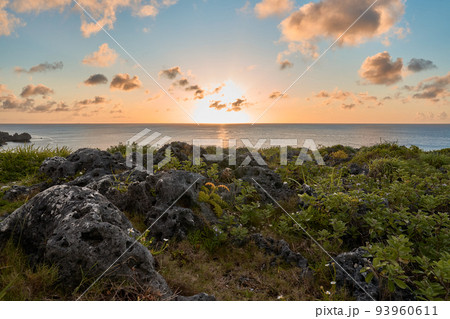 美しい夕焼けと海岸 美しい夕焼けと海岸 93960611