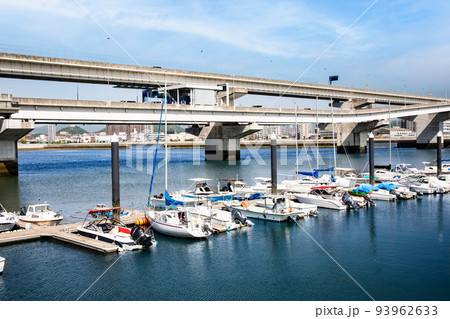 吉島のボートパーク風景です。背景は宇品西町周辺です。港湾関係建物が見えます。広島県 吉島のボートパーク風景です。背景は宇品西町周辺です。港湾関係建物が見えます。広島県 93962633