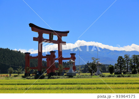 庄内平野の秋風景 庄内平野の秋風景 93964575