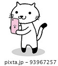 スマートフォンで写真撮る白猫 93967257