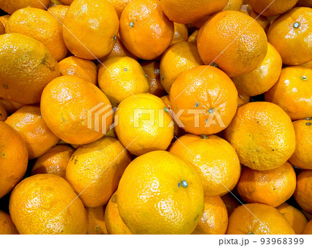 Mandarin orange fruit in the basket at the supermarket 93968399