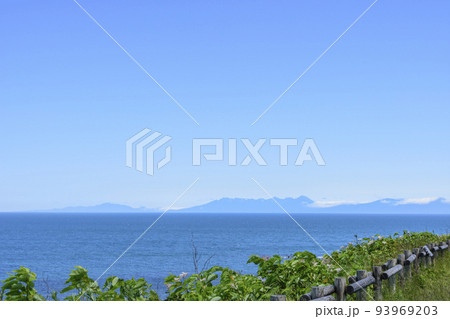 能取岬から望むオホーツクと知床 能取岬から望むオホーツクと知床 93969203