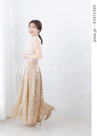 ポートレート(若い女性 ポートレート(若い女性 93972364