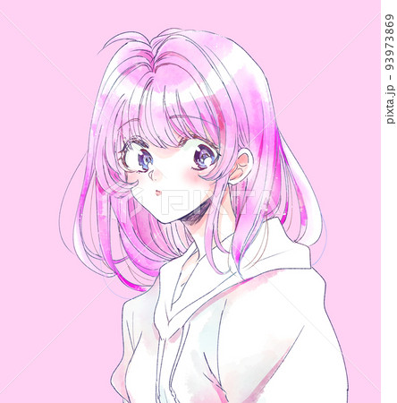 パーカーを着た女性　ピンク髪 93973869