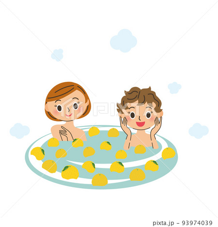 柚風呂に入っている2人の女性 93974039