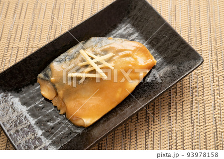 鯖の味噌煮 93978158