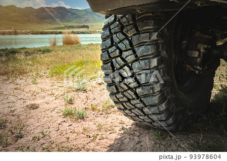 Big wheel 4x4 SUV with aggressive tread on a trip in the wild Big wheel 4x4 SUV with aggressive tread on a trip in the wild 93978604