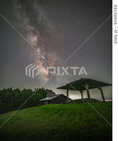 福島県東白川郡 鹿角平天文台の夏の天の川 福島県東白川郡 鹿角平天文台の夏の天の川 93980589