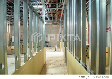 店舗の内装工事中 93981286
