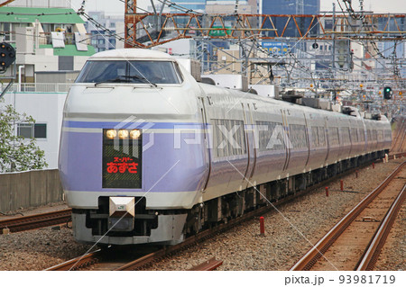 高円寺駅付近を通過する車両 93981719