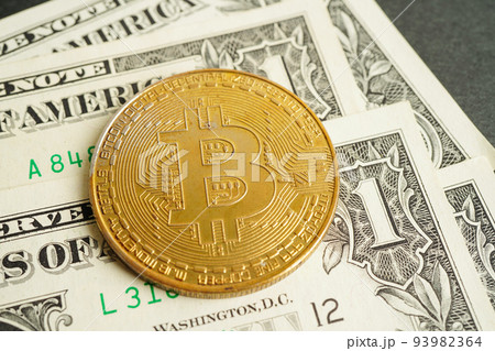 Golden bitcoin with credit card on US dollar banknotes money for business and commercial, Digital currency, Virtual cryptocurrency. Golden bitcoin with credit card on US dollar banknotes money for business and commercial, Digital currency, Virtual cryptocurrency. 93982364