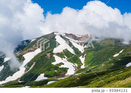 残雪残る大雪山 残雪残る大雪山 93984131