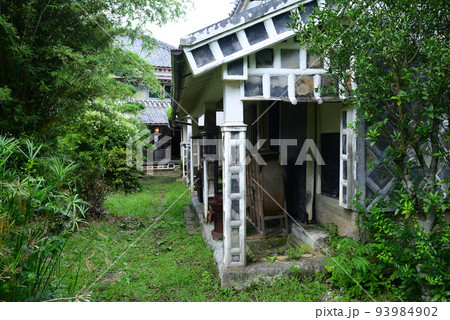 なまこ壁の家が残る伊豆松崎町 93984902