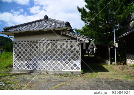 なまこ壁の家が残る伊豆松崎町 93984924