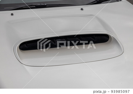 自動車の空気取り入れ口　Air intake of private car 93985097