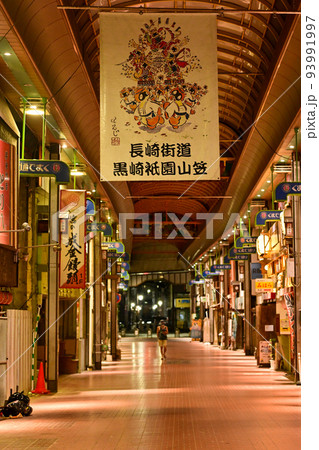 夜の黒崎アーケード商店街　【福岡県北九州市】 93991997