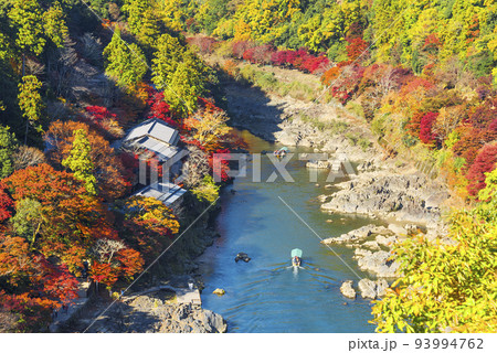 嵐山公園展望台から望む秋の嵐山 嵐山公園展望台から望む秋の嵐山 93994762