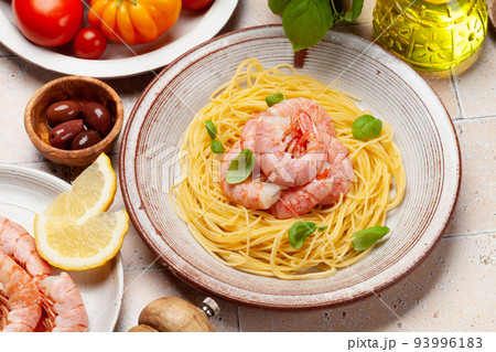 Pasta with shrimps 93996183