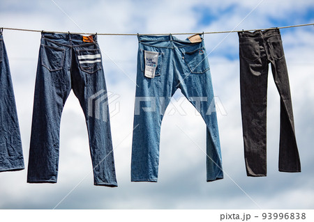 児島ジーンズストリートの吊るしているジーンズを撮影 児島ジーンズストリートの吊るしているジーンズを撮影 93996838