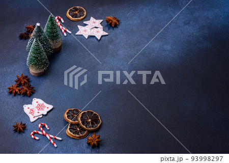 Delicious gingerbread cookies with honey, ginger and cinnamon 93998297