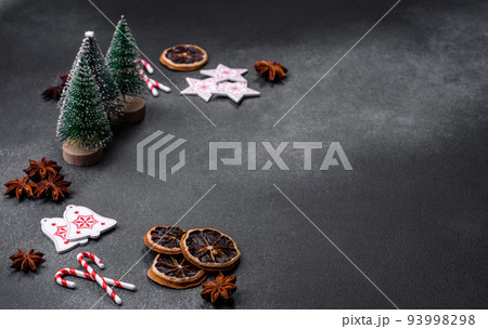 Delicious gingerbread cookies with honey, ginger and cinnamon 93998298