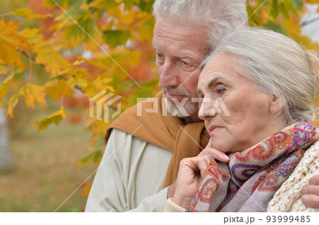 Portrait of a sad seniors in autumn park 93999485