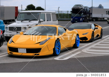 黄色いスポーツカー　イメージ 94001853